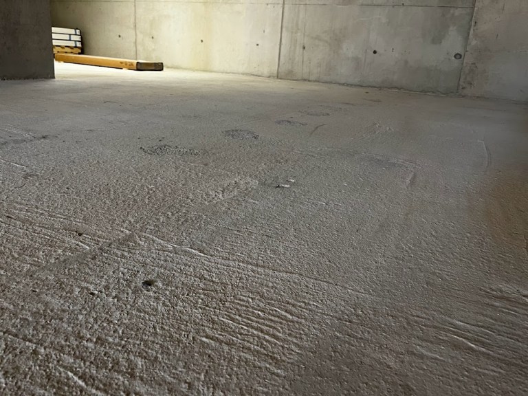Betonboden vor der Bodenbeschichtung