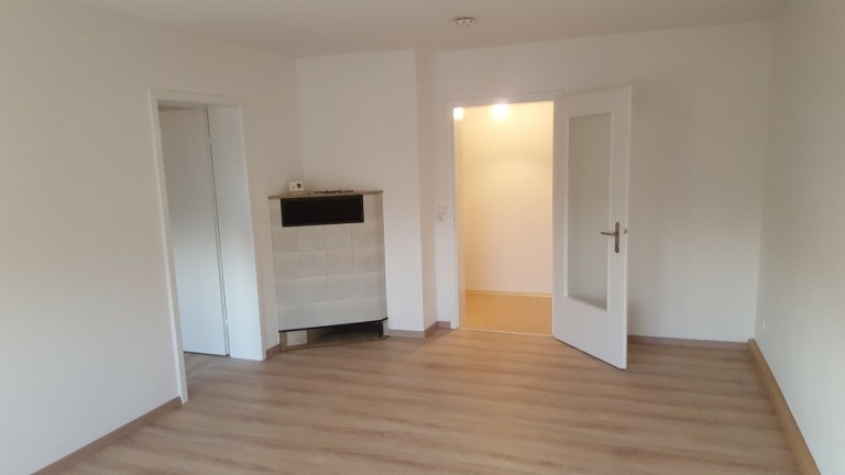 Renovierter Raum mit neuem Boden